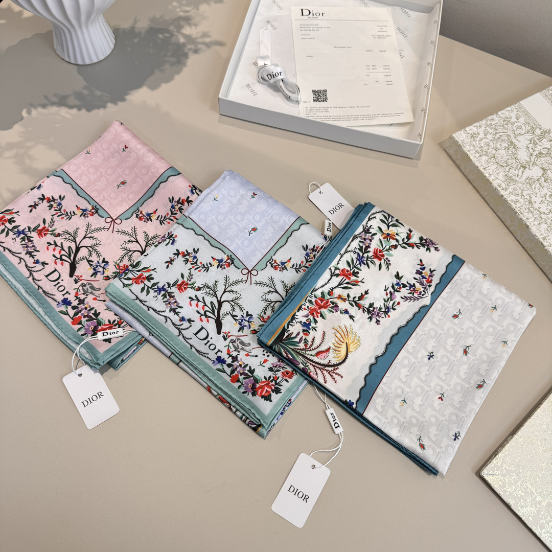 디올(DIOR) 디올아무르 플라워 실크 목도리 스카프