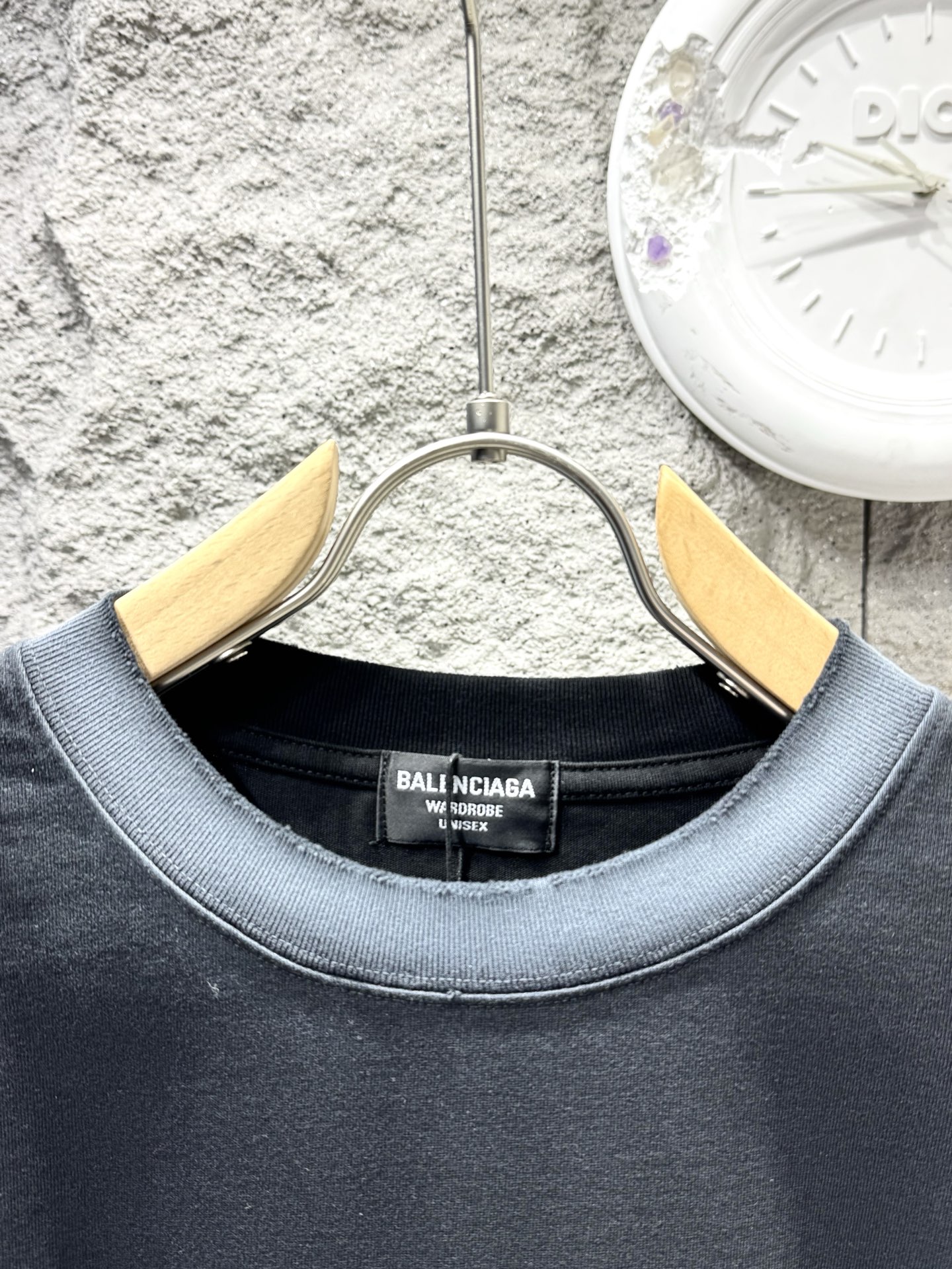 발렌시아가(BALENCIAGA) 로고 자수 워싱 반팔 티셔츠 상의 의류