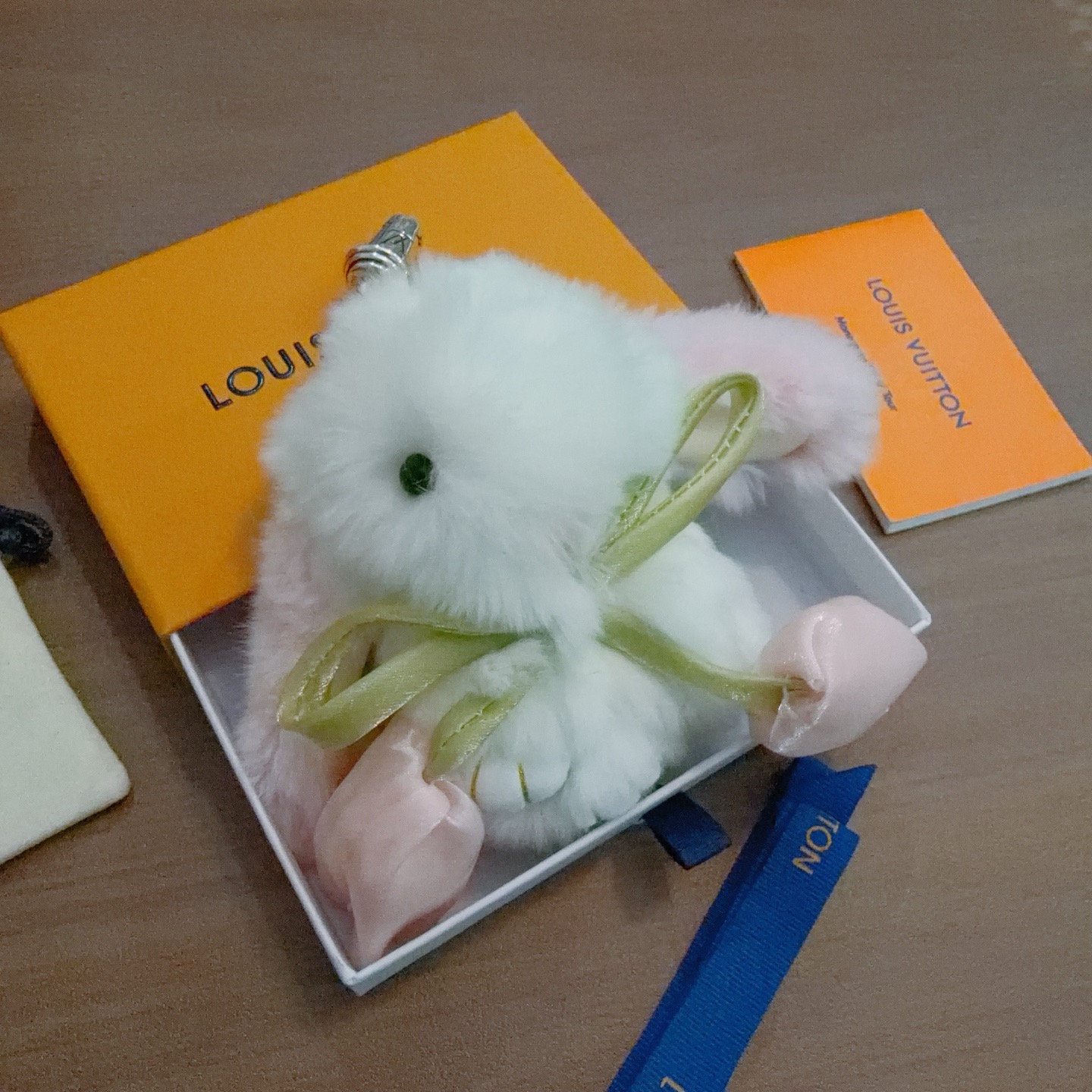 루이비통(LV) 래빗 퍼 키링 백참 악세사리