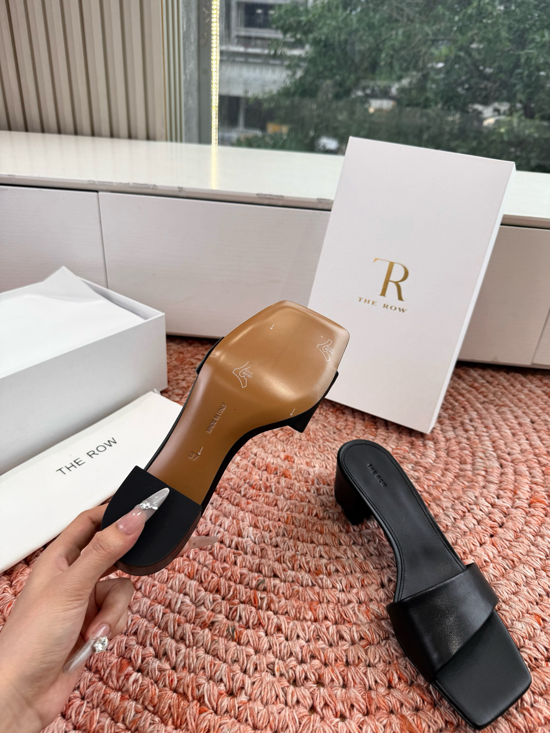 더로우(THE ROW) 스퀘어토 미들굽 뮬 샌들 신발