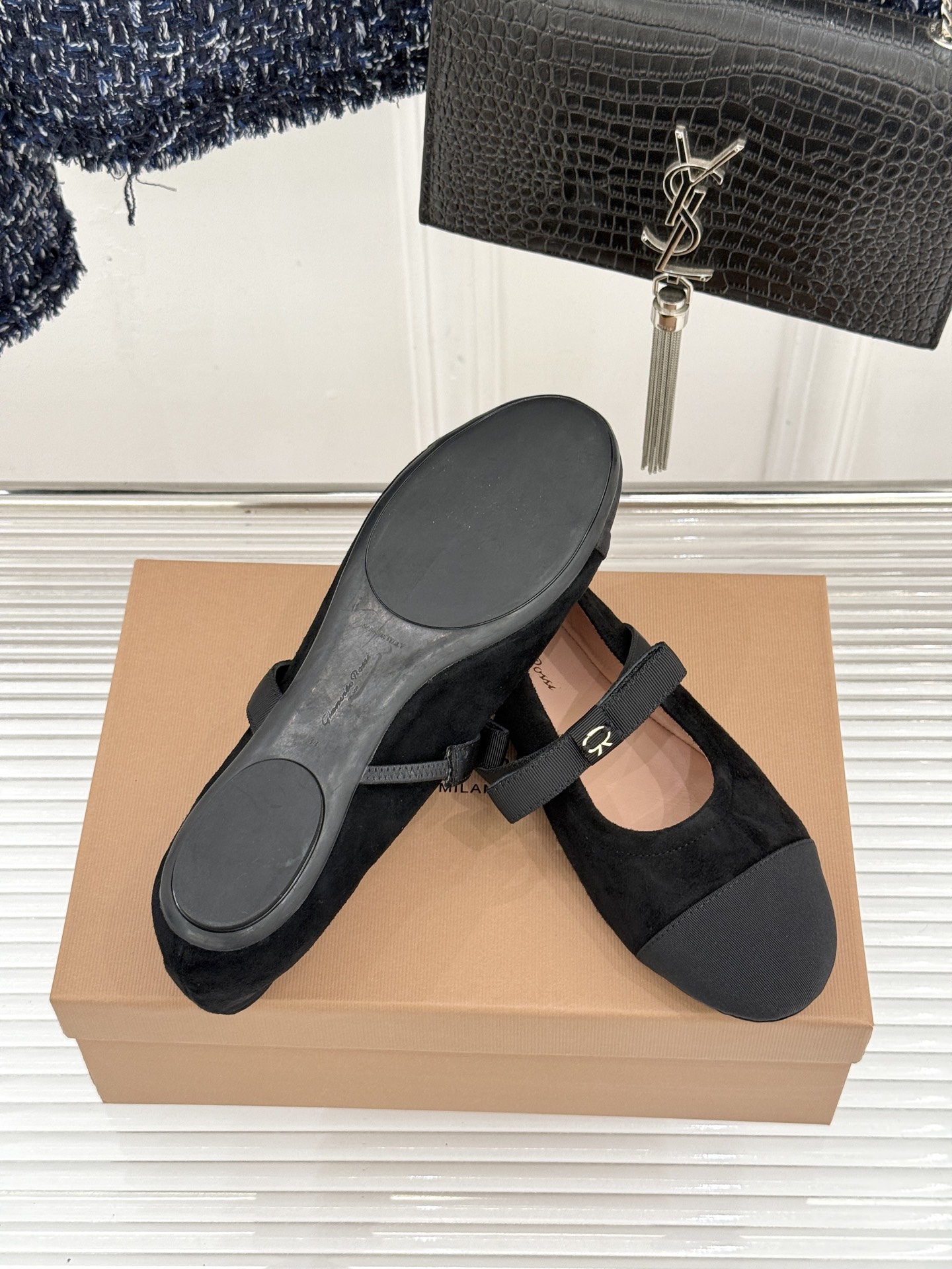 지안비토 로시(Gianvito Rossi) 리본 메리제인 플랫슈즈 신발
