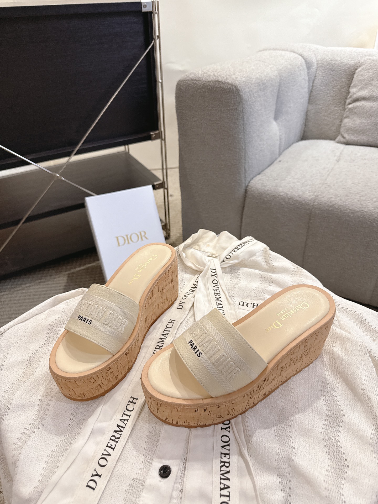 디올(DIOR) 로고 자수 플랫폼 웨지 슬리퍼 신발