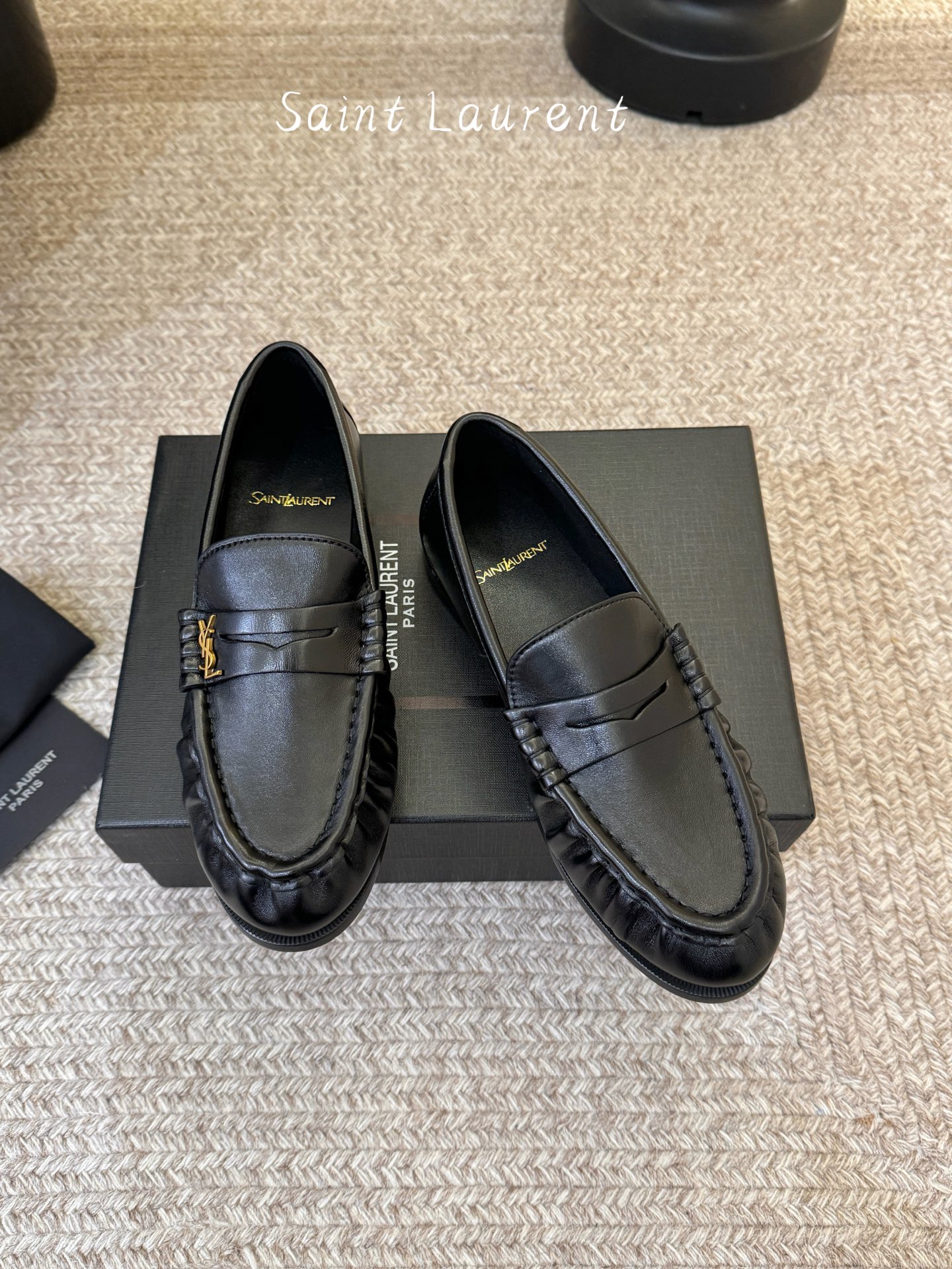 생로랑(SAINT LAURENT) 카프 레더 페니 로퍼 신발