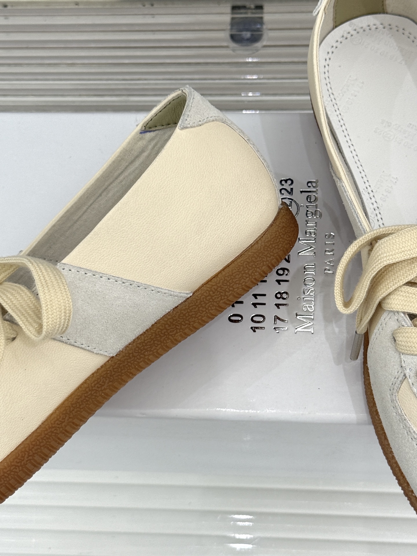 메종 마르지엘라(Maison Margiela) 스웨이드 배색 독일군 스니커즈 신발
