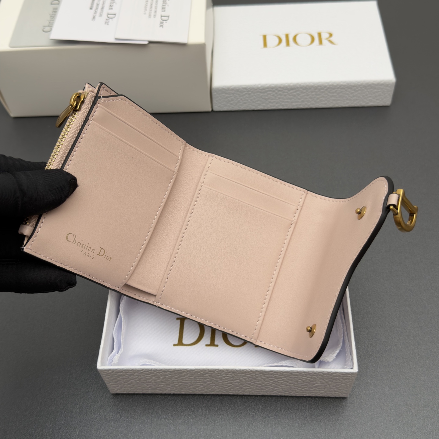 [Dior] 디올 Lotus 로터스 새들 고스트 그레인드 미니 지갑