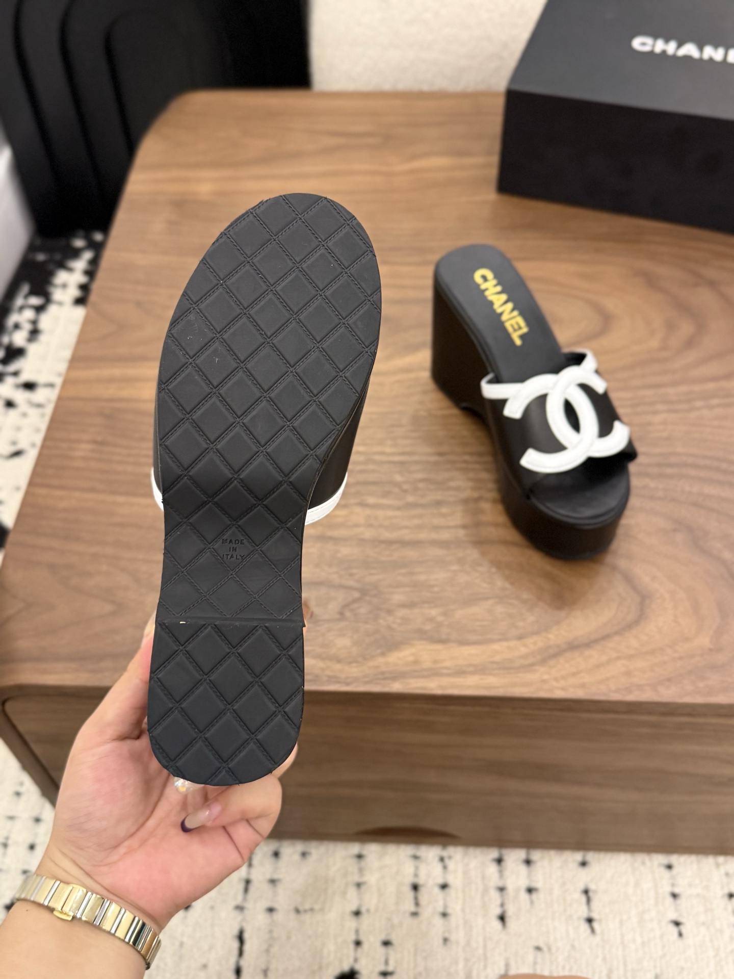 샤넬(CHANEL) 로고 플랫폼 웨지 슬리퍼 신발