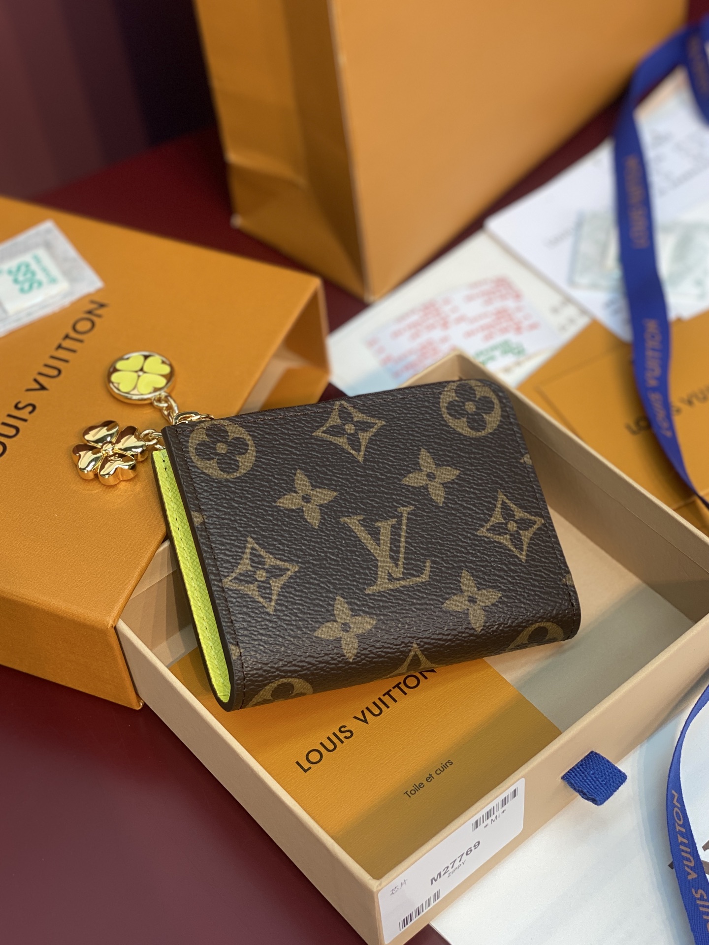 [Louis Vuitton] LV 루이비통 모노그램 Noa 노아 지퍼 코인 퍼스 (레몬 옐로우) 지갑