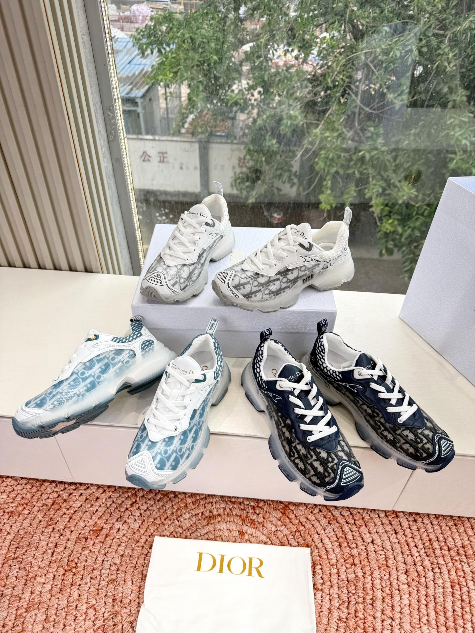 디올(DIOR) CD 로고 스니커즈 신발