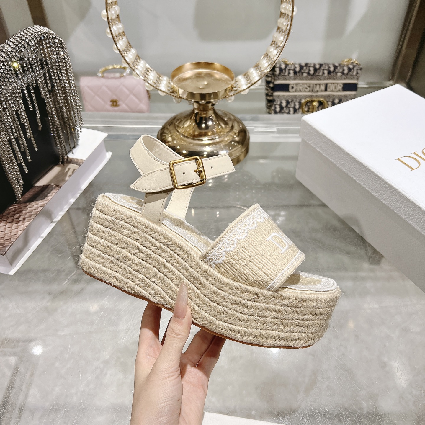 디올(DIOR) Dway 로고 자수 에스파드류 웨지 샌들 신발