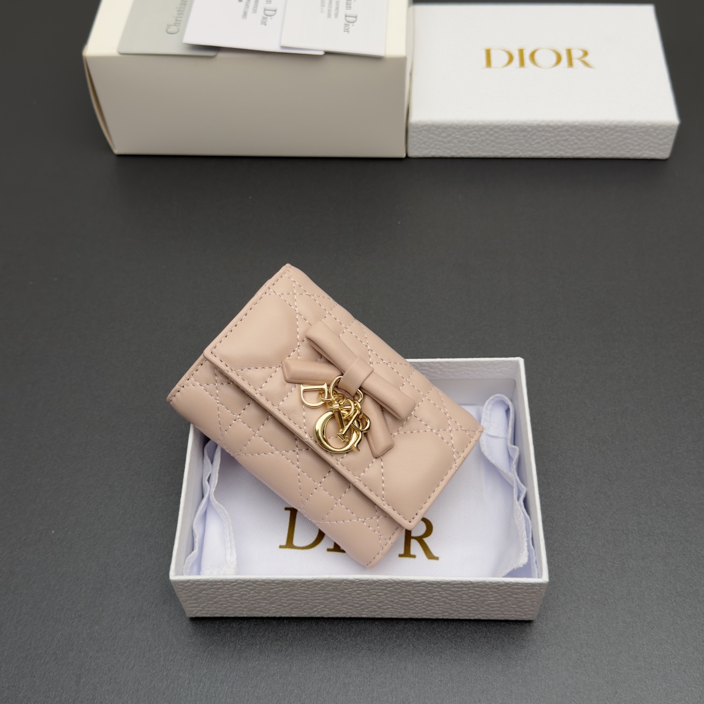 [Dior] 디올 Lady Freesia 레이디 프리지아 까나쥬 램스킨 지퍼 미니 지갑 / S2607