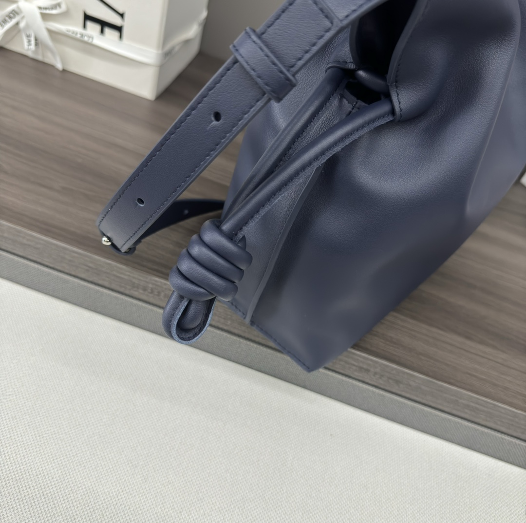 LOEWE 로에베 Flamenco 플라멩코 나파 카프스킨 숄더/클러치백 (미디엄) 가방 / 262386