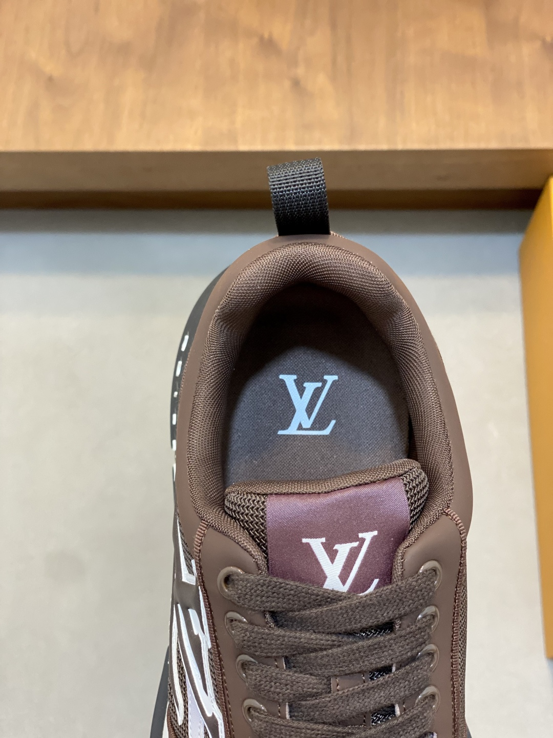[Louis Vuitton] LV 루이비통 스크립트 로고 LV 트레이너 스니커즈 신발