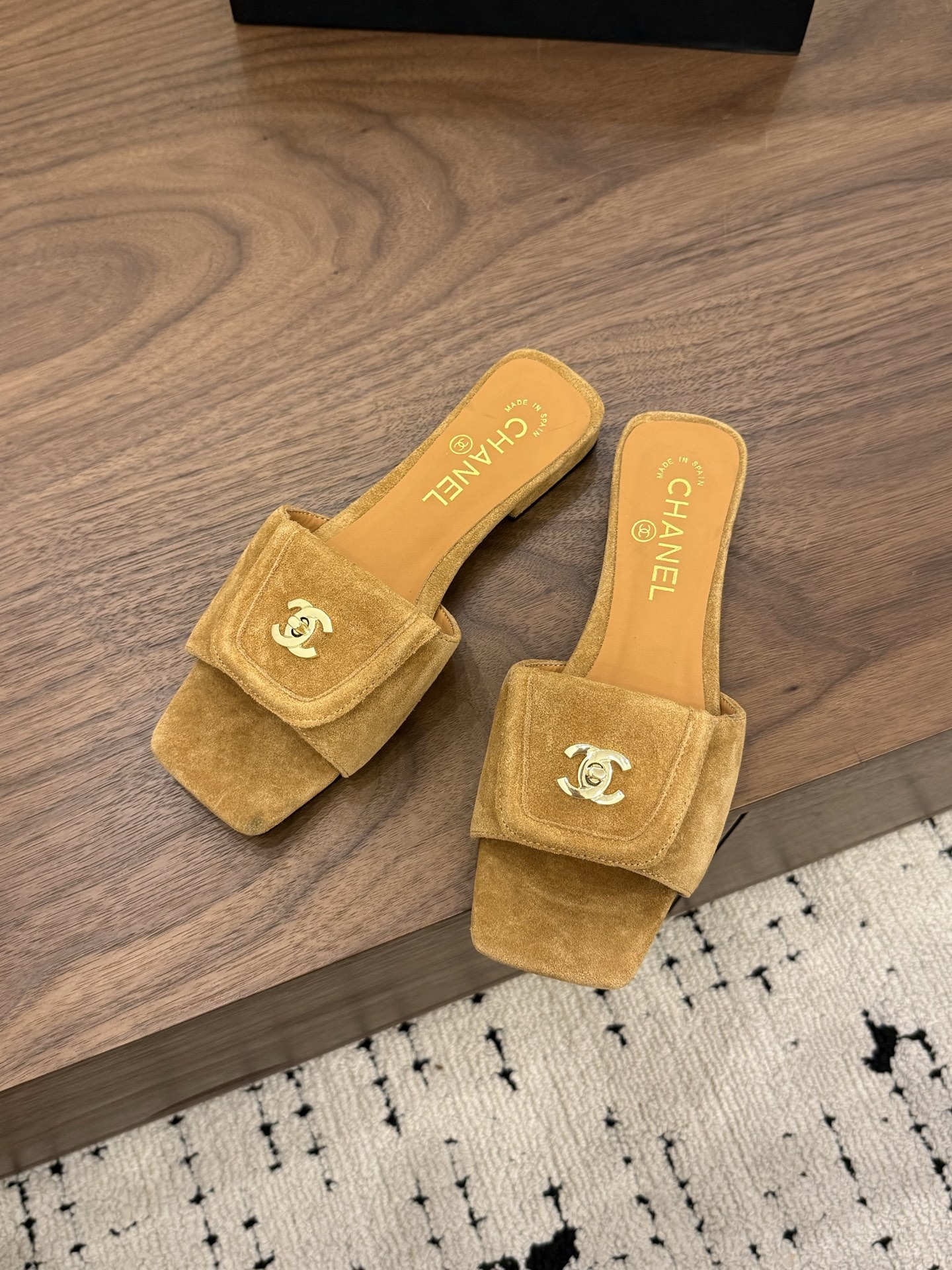 샤넬(CHANEL) 버클 스퀘어토 플랫 슬리퍼 신발