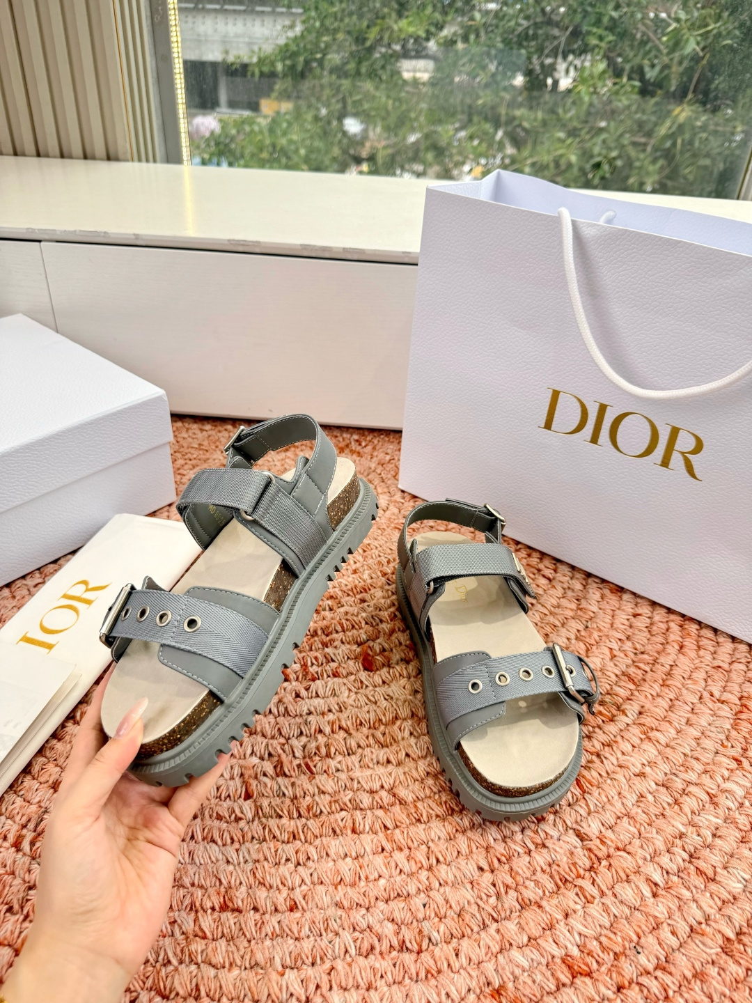 디올(DIOR) CD 버클 샌들 신발