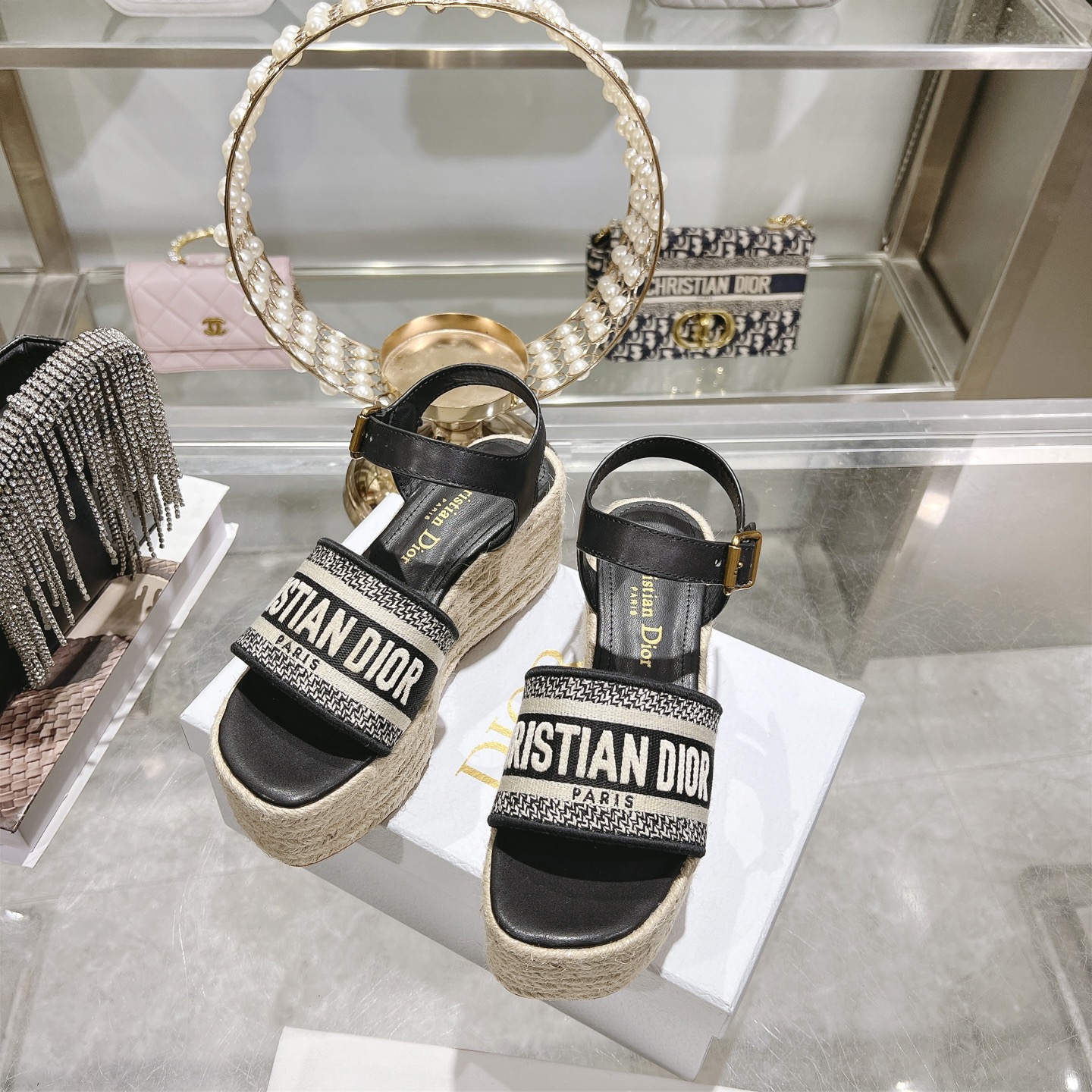 디올(DIOR) Dway 로고 밴드 앵클 스트랩 웨지 샌들 신발
