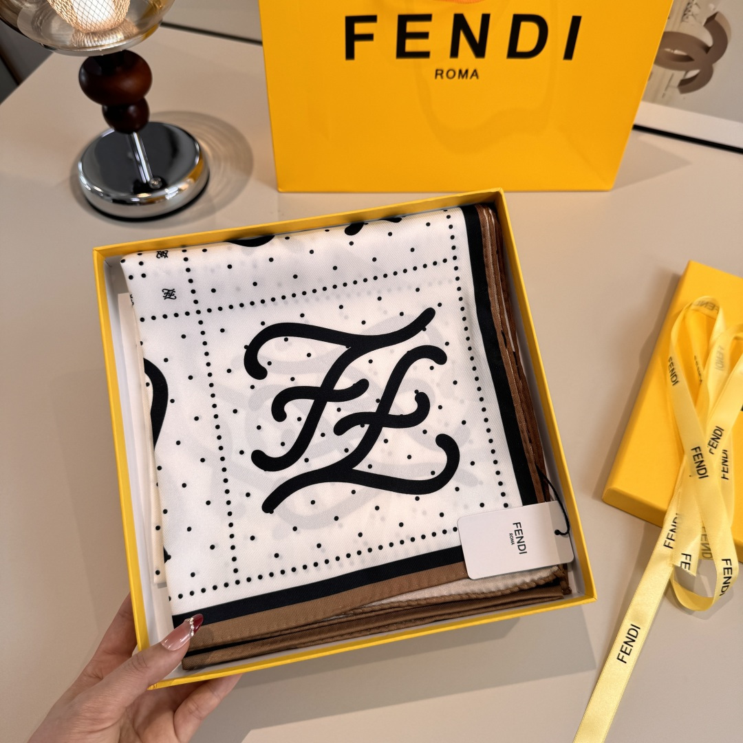 펜디(FENDI) FF 도트 실크 목도리 스카프