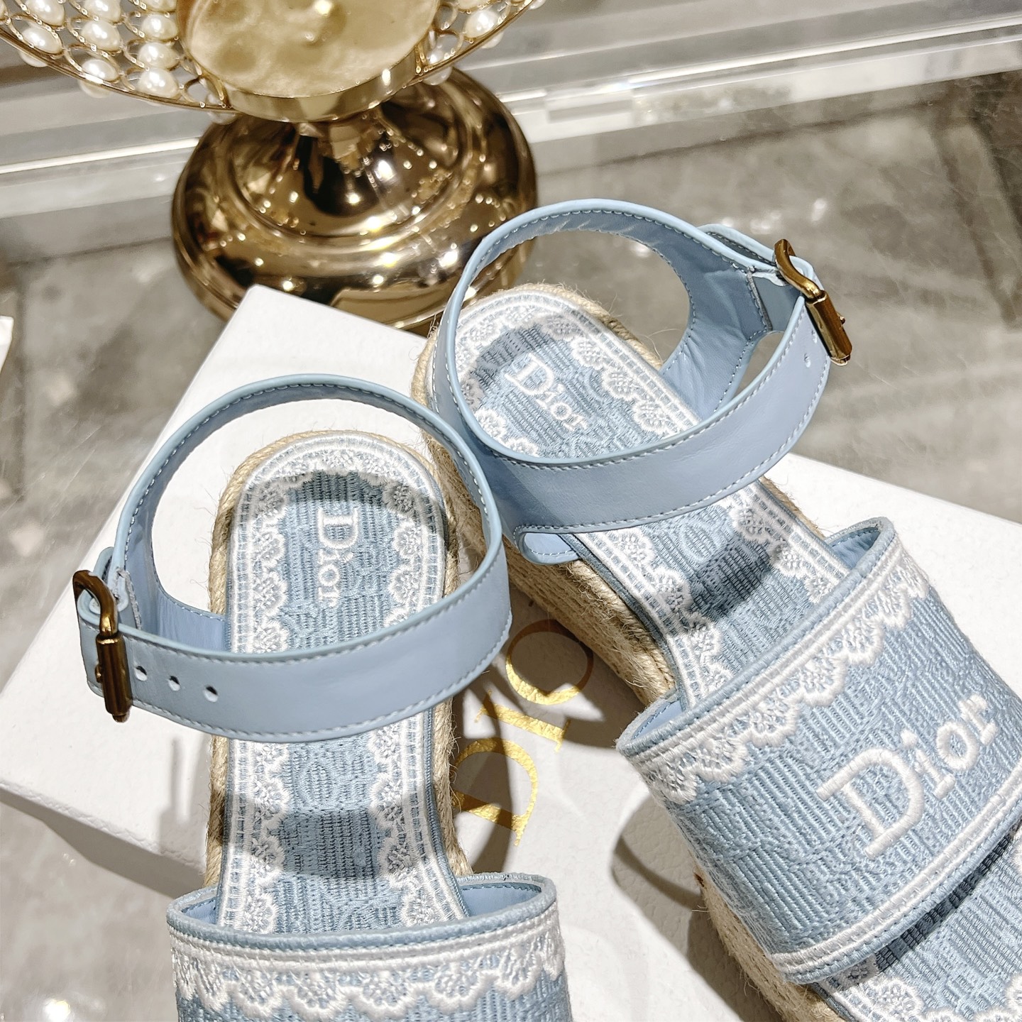 디올(DIOR) Dway 로고 자수 에스파드류 웨지 샌들 신발
