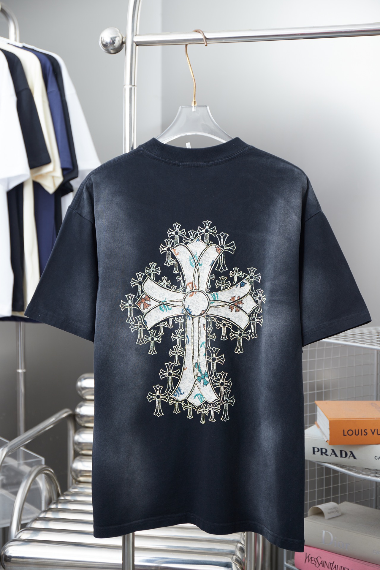 크롬하츠(Chrome Hearts) 크로스 자수 핫픽스 반팔 티셔츠 상의 의류