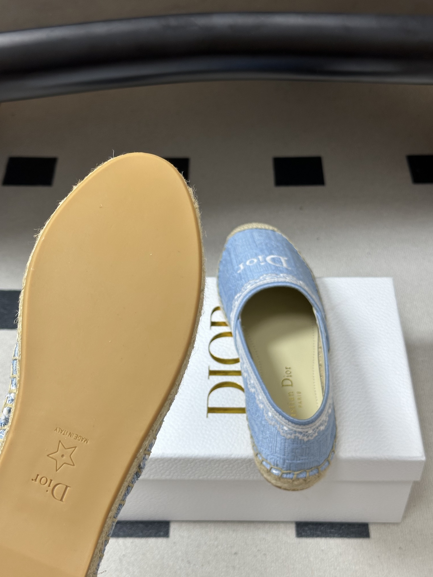 디올(DIOR) 오블리크 자수 에스파드류 슬립온 신발