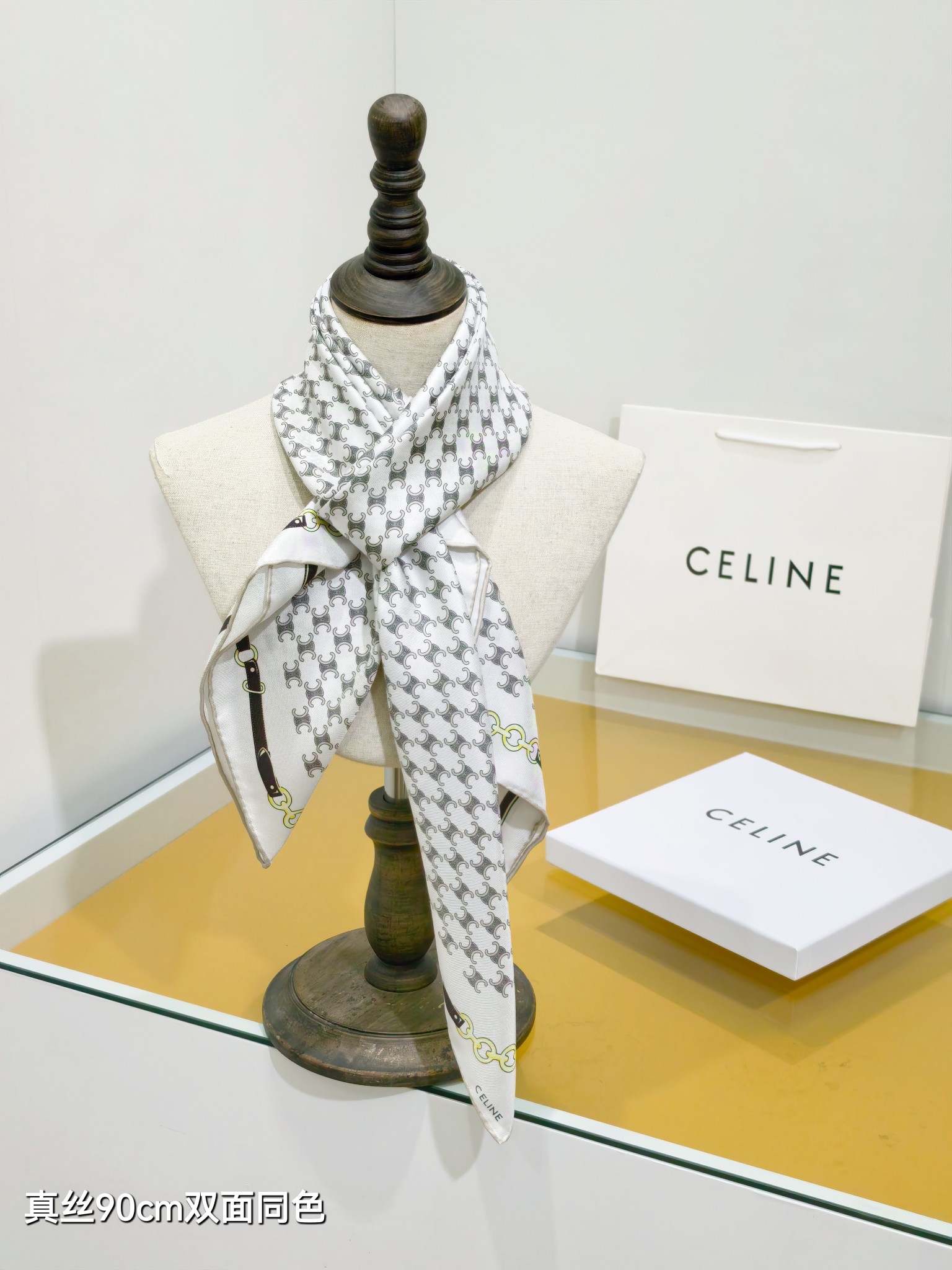 셀린느(CELINE) 트리옹프 패턴 실크 목도리 스카프