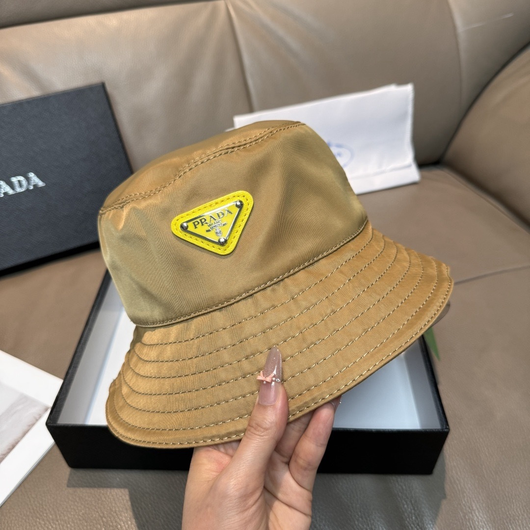 프라다(PRADA) 삼각 로고 옥스포드 버킷햇 모자