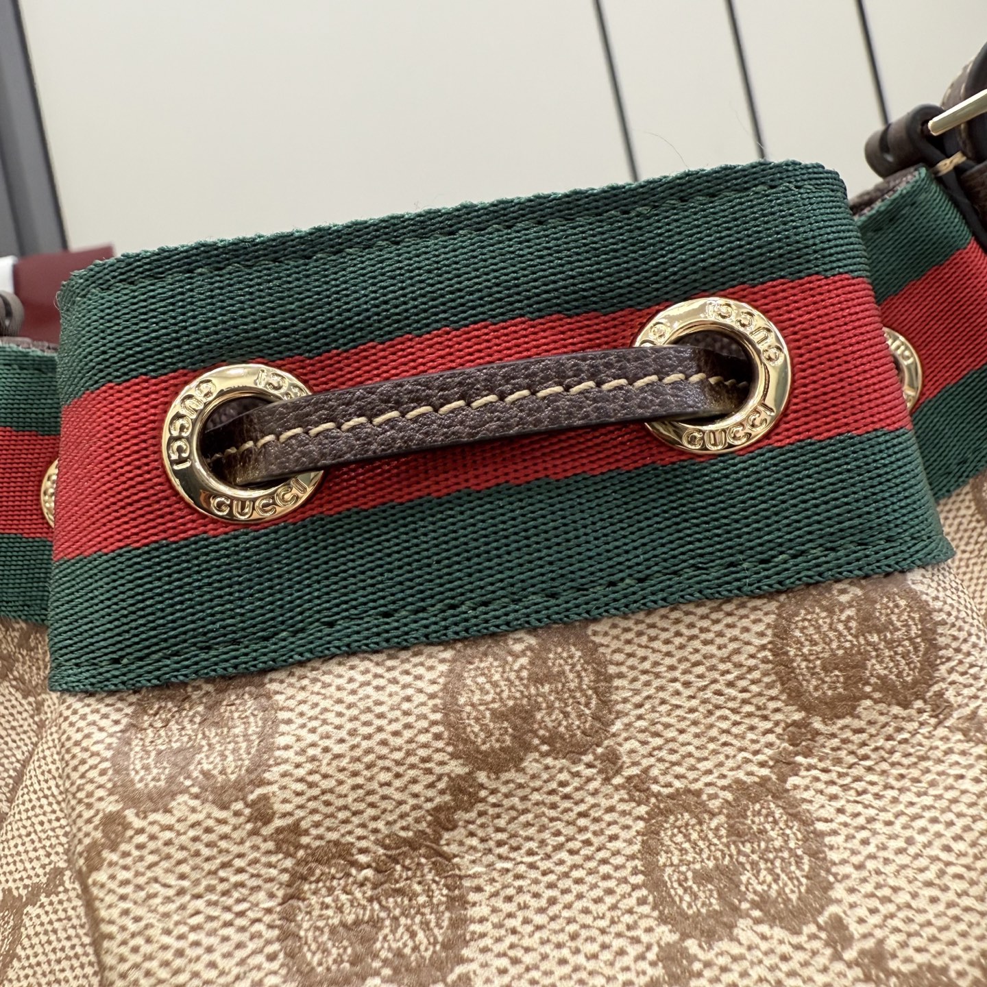 [Gucci] 구찌 Generation GG 코팅 캔버스 버킷백 가방