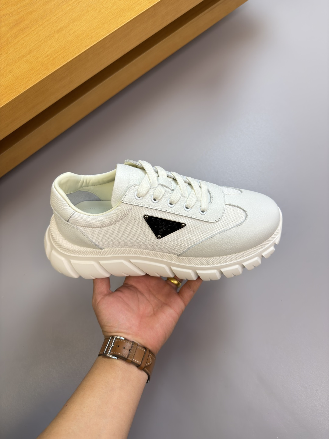 PRADA 프라다 리치 소가죽 & 캔버스 스니커즈 신발