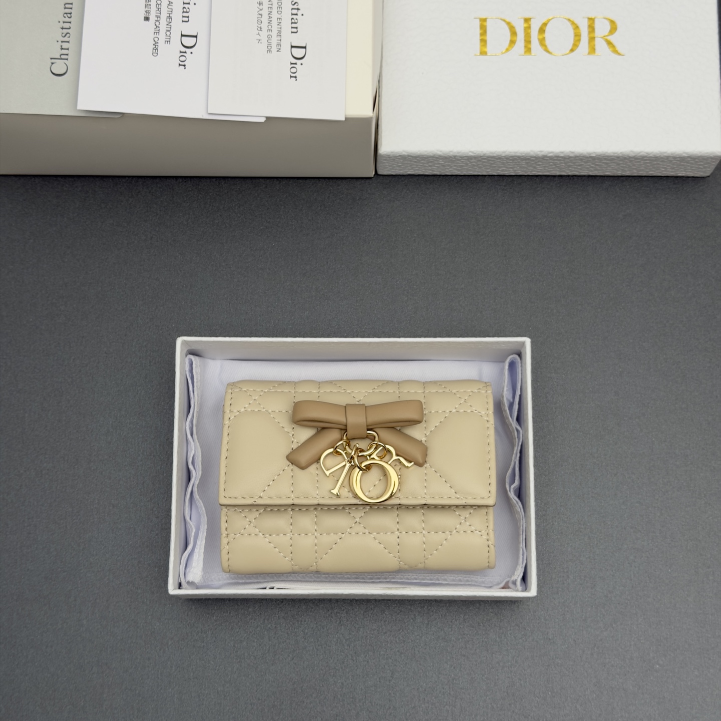 [Dior] 디올 Lady Freesia 레이디 프리지아 까나쥬 램스킨 지퍼 미니 지갑 / S2607