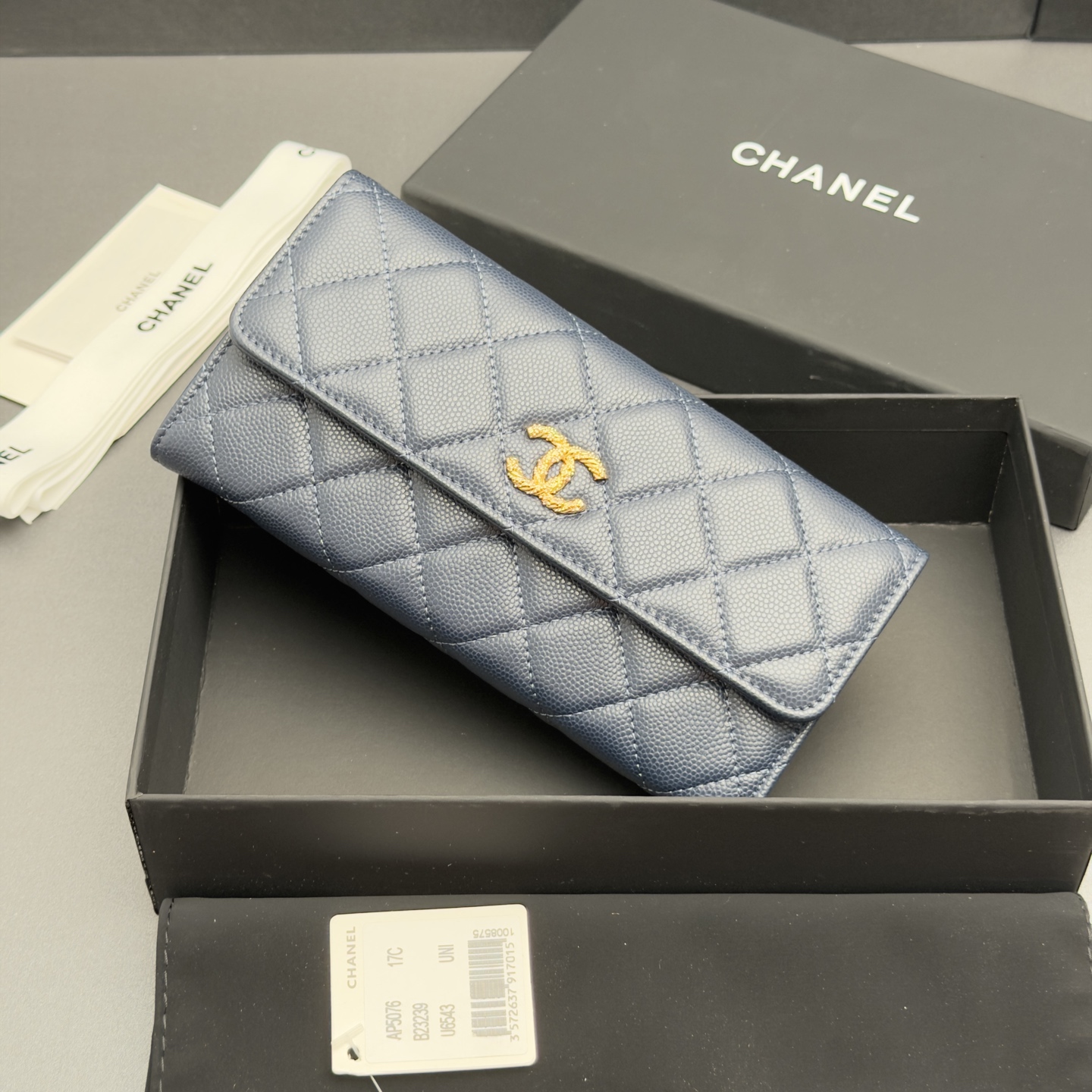 [Chanel] 샤넬 26SS 캐비어 멀티 젬스톤 플랩 장지갑