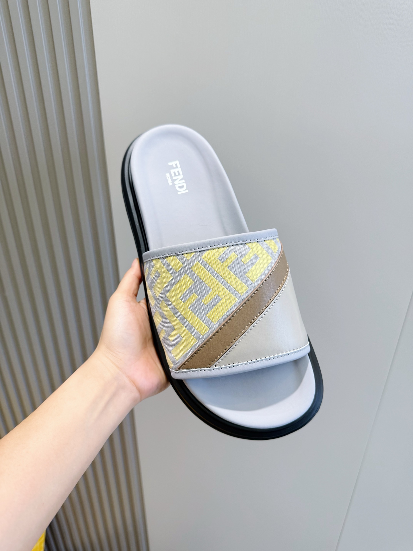 [Fendi] 펜디 맨즈 컬러블록 FF 로고 러버 슬라이드 슬리퍼 신발
