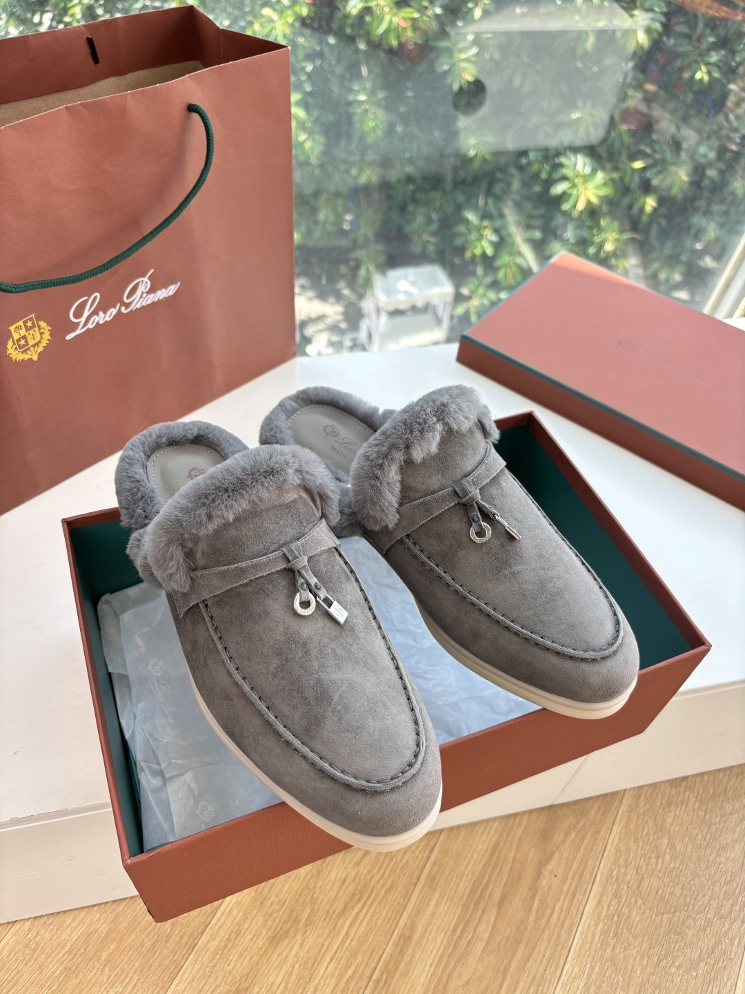 로로피아나(Loro Piana) 커플 퍼 트리밍 스웨이드 뮬 슬리퍼 신발