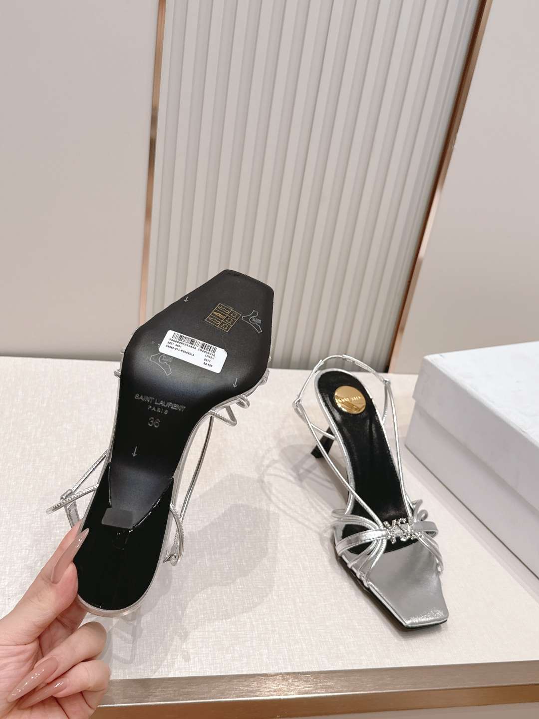 생로랑(YSL) 스퀘어토 스트랩 샌들 신발