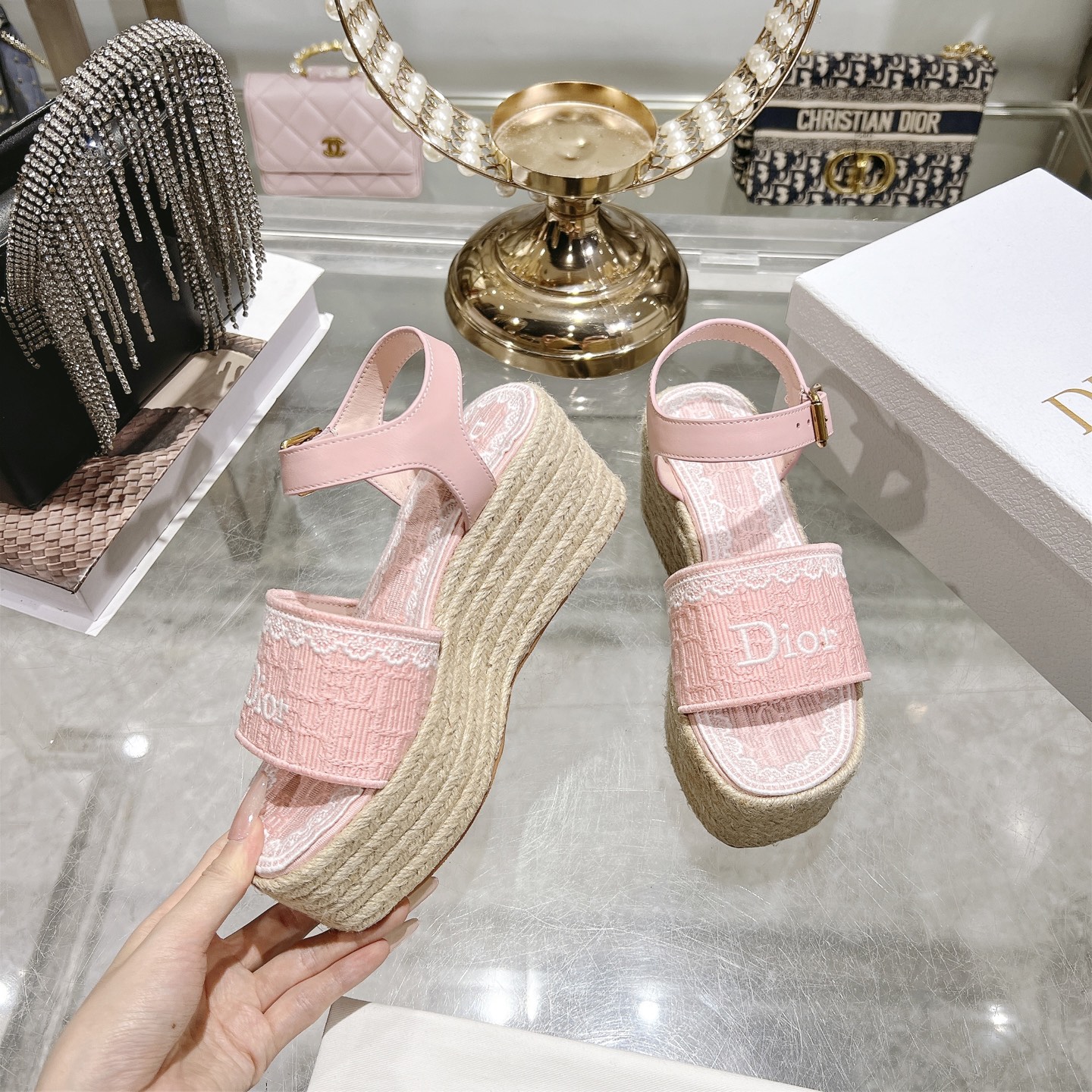 디올(DIOR) Dway 로고 자수 에스파드류 웨지 샌들 신발