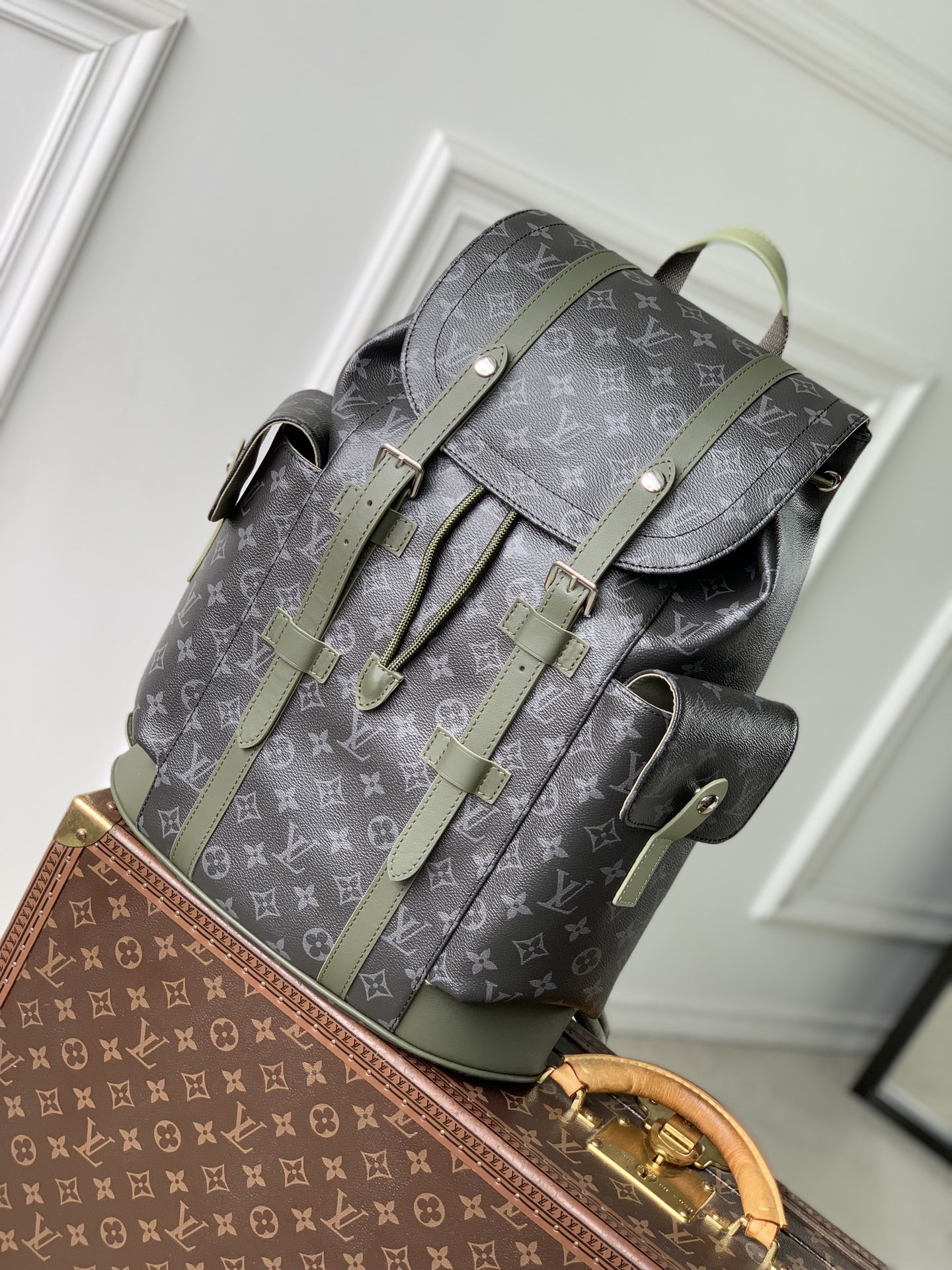 LOUIS VUITTON LV 루이비통 크리스토퍼 MM 백팩 (모노그램 이클립스 캔버스) 가방