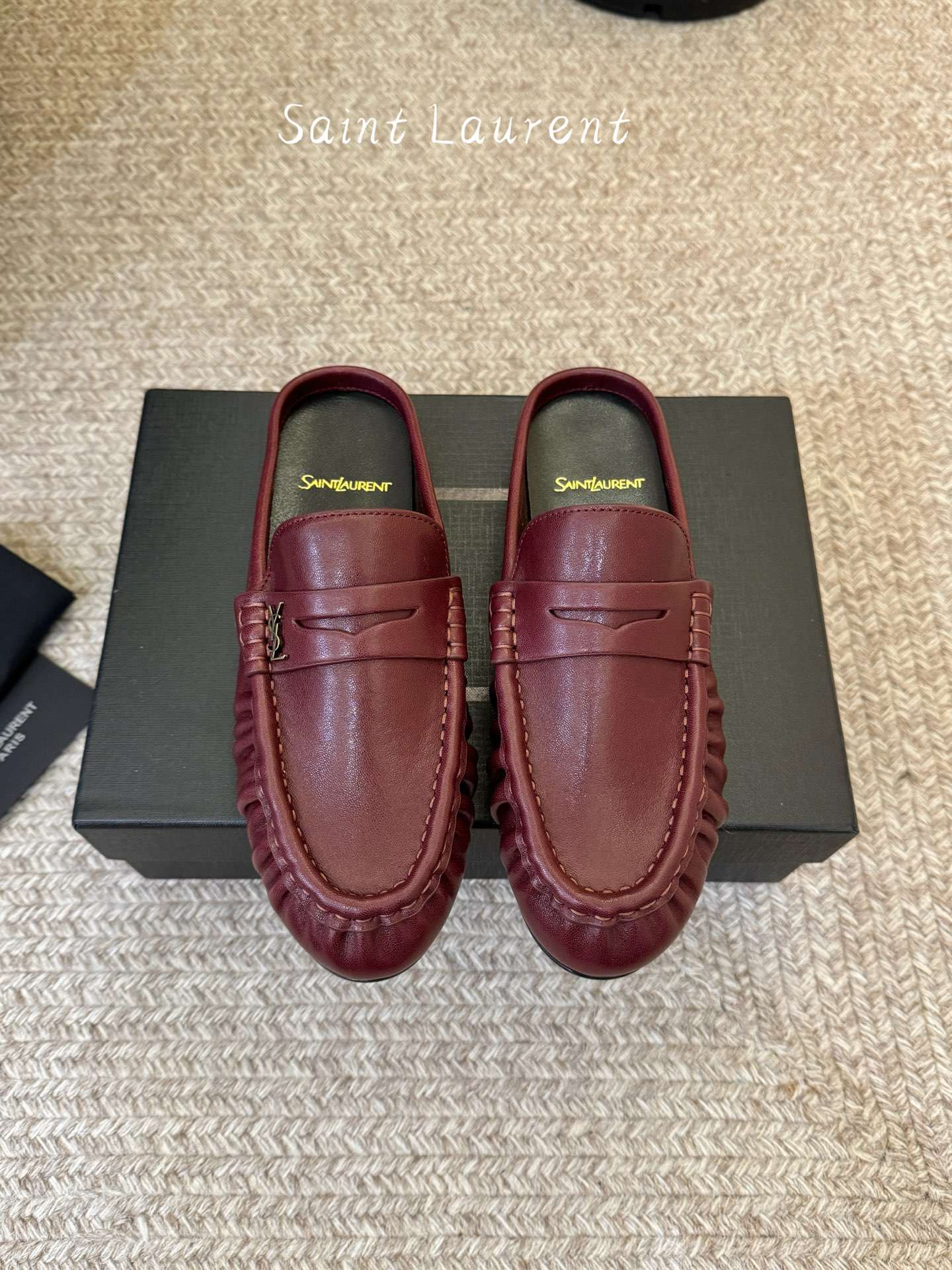 생로랑(SAINT LAURENT) 카프 레더 페니 백리스 로퍼 신발