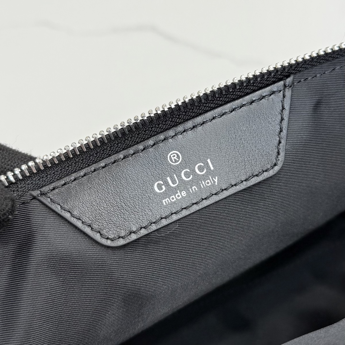 GUCCI 구찌 Generation 제너레이션 GG 소프트 레더 파우치 가방