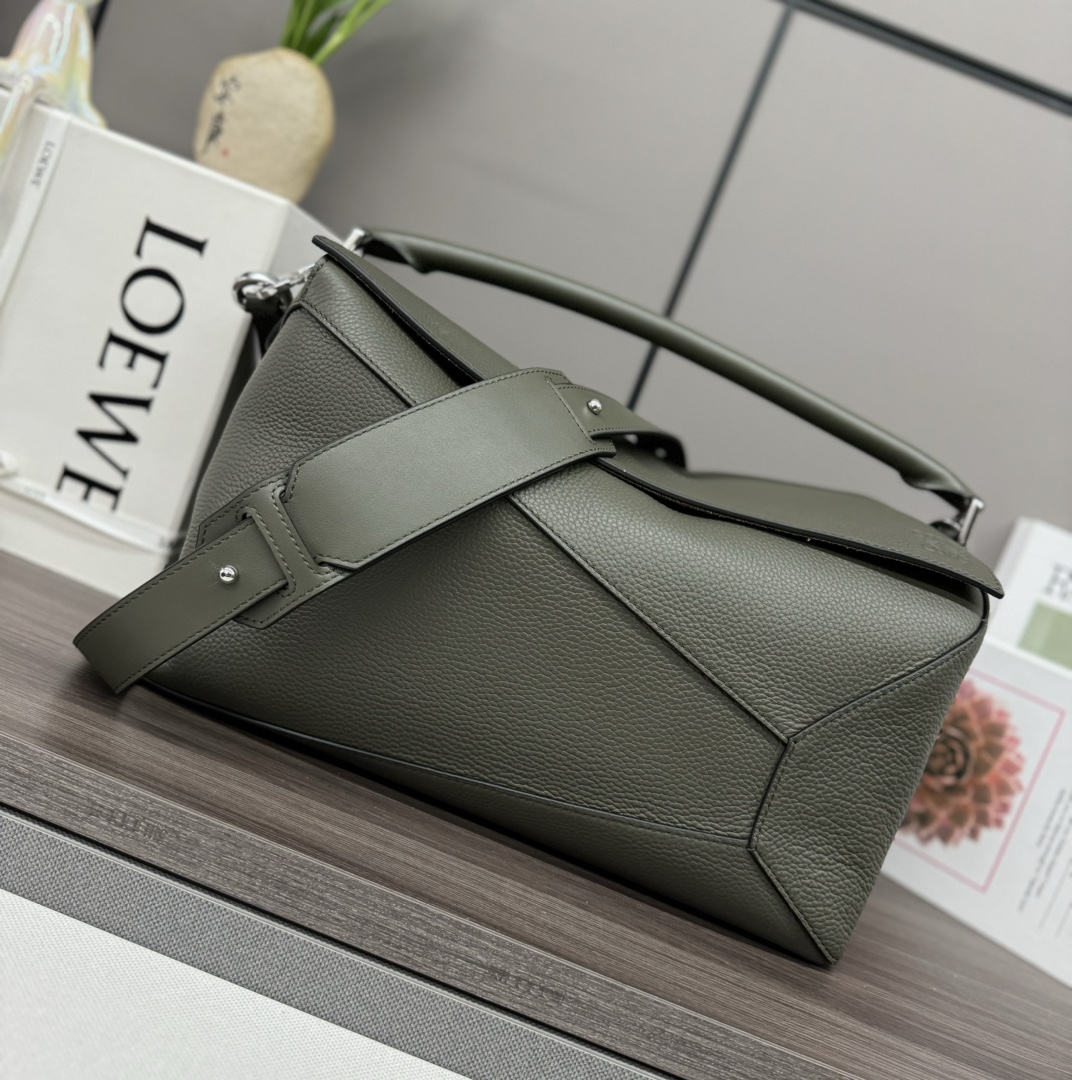 Loewe Puzzle Edge 로에베 퍼즐 라지 백 가방