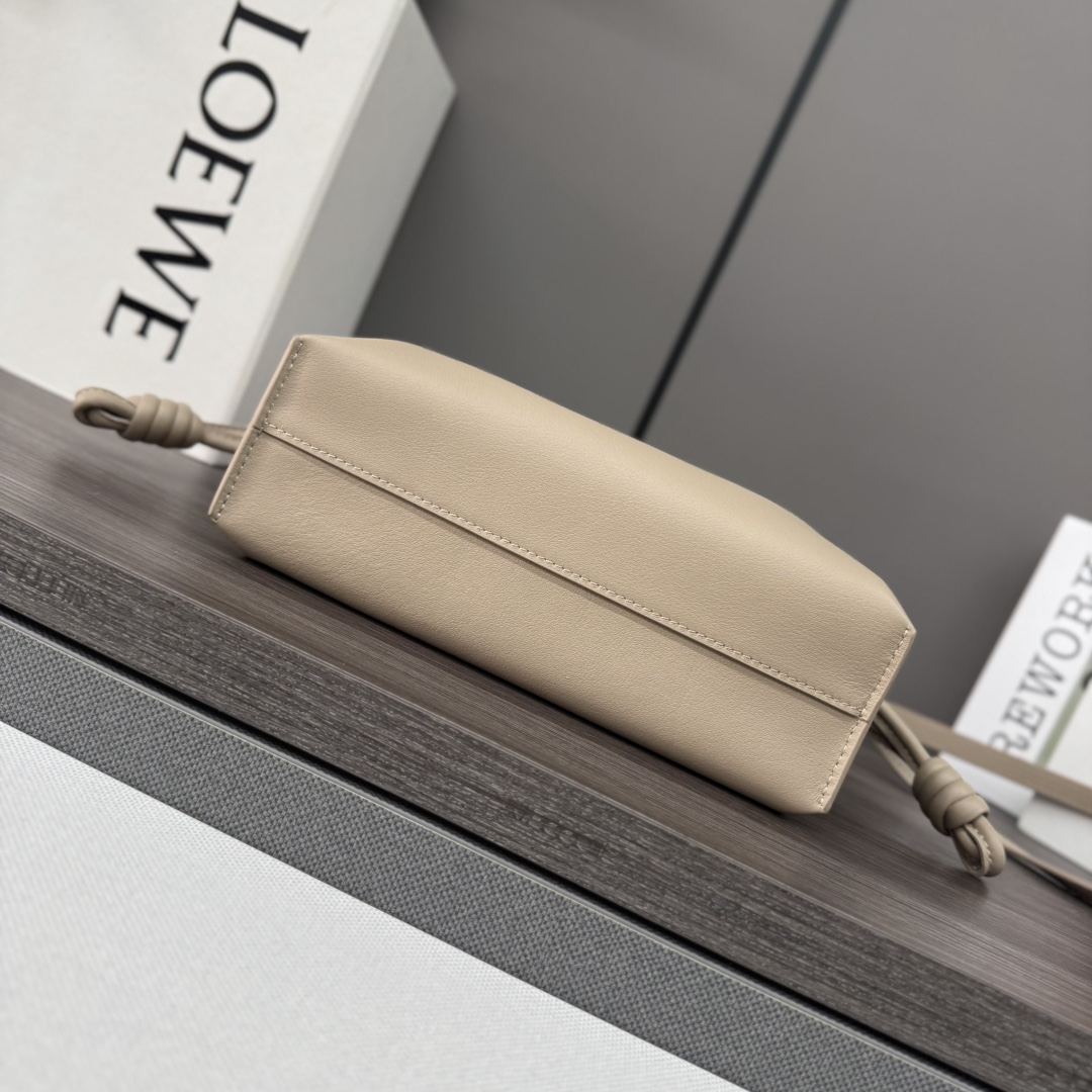 LOEWE 로에베 Flamenco 플라멩코 퍼스 나파 카프스킨 파우치 숄더백 가방