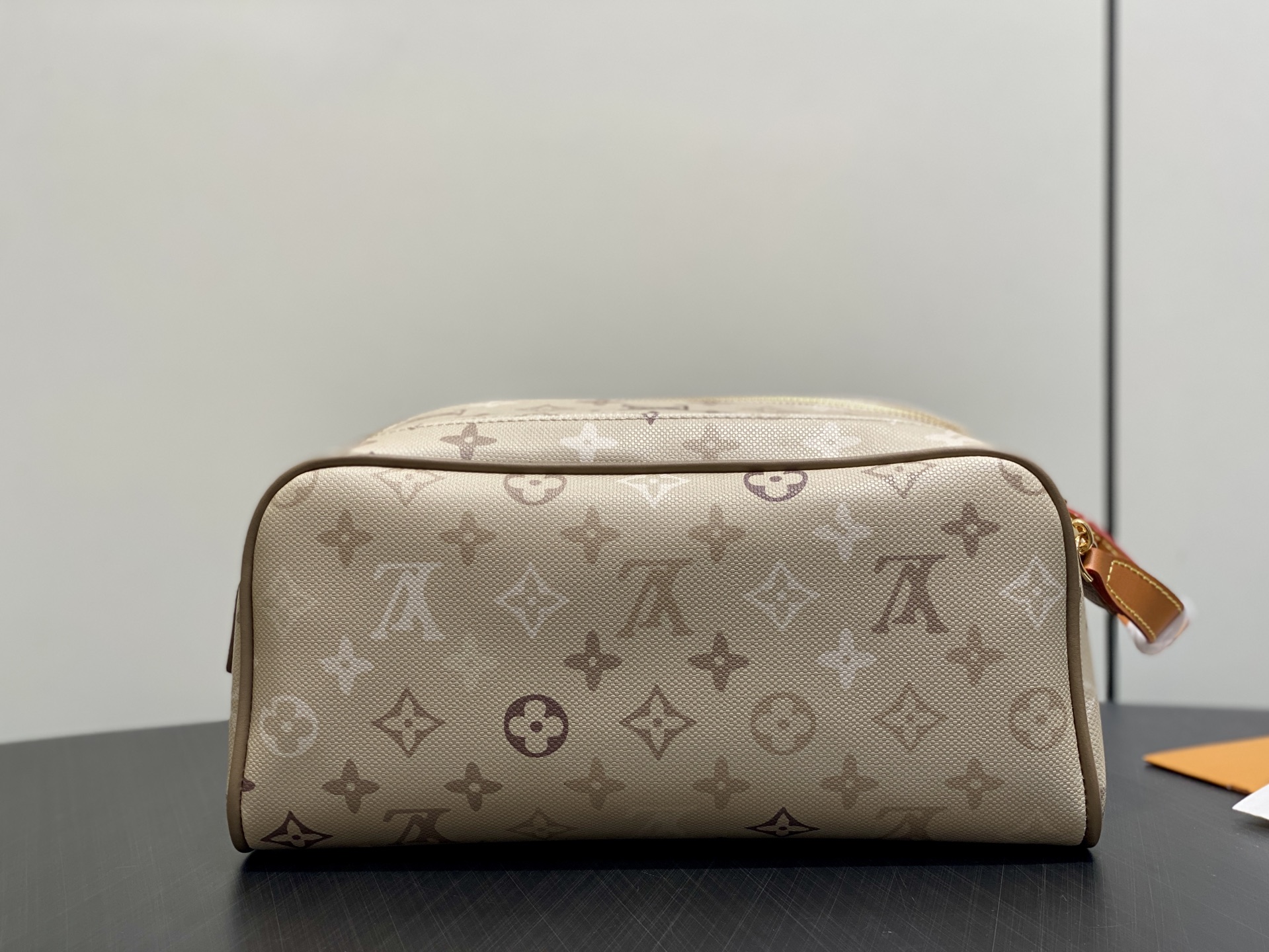 [Louis Vuitton] LV 루이비통 모노그램 플러스 돕 키트 트래블 파우치 백 가방