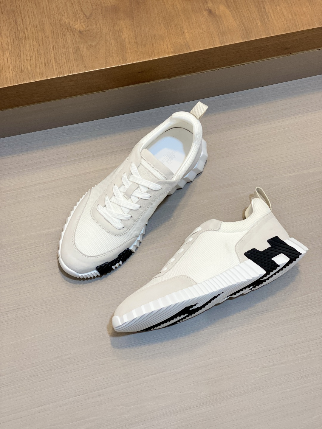 [Hermes] 에르메스 바운싱(Bouncing) 프리미엄 카프스킨, 스웨이드 & 메시 콤비 스니커즈 신발