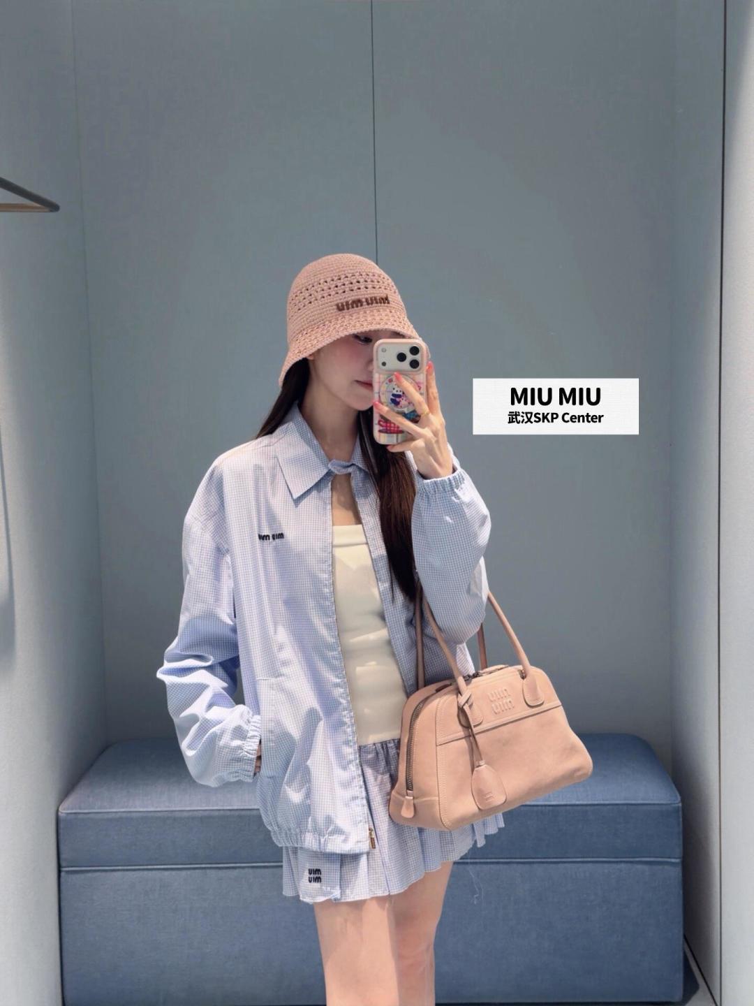 미우미우(MIU MIU) 로고 자수 체크 집업 자켓 재킷 의류