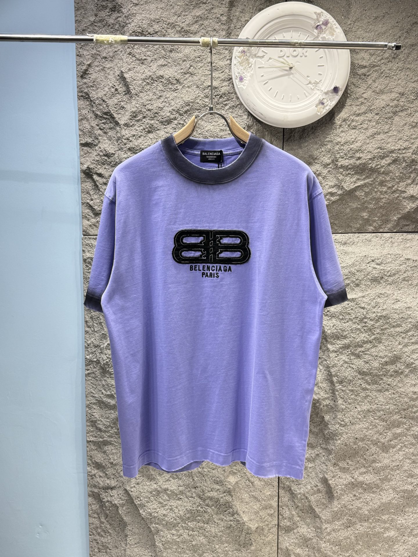 발렌시아가(BALENCIAGA) 로고 자수 워싱 반팔 티셔츠 상의 의류