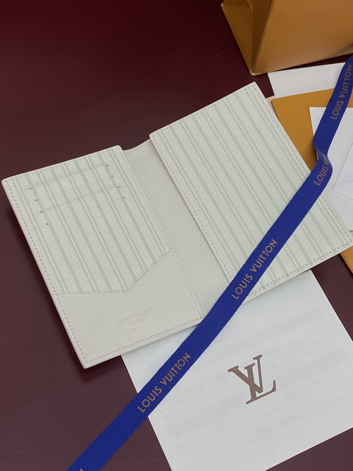 [Louis Vuitton] LV 루이비통 엠프레인 하이 섬머 패스포트 홀더 여권 지갑 M2A003