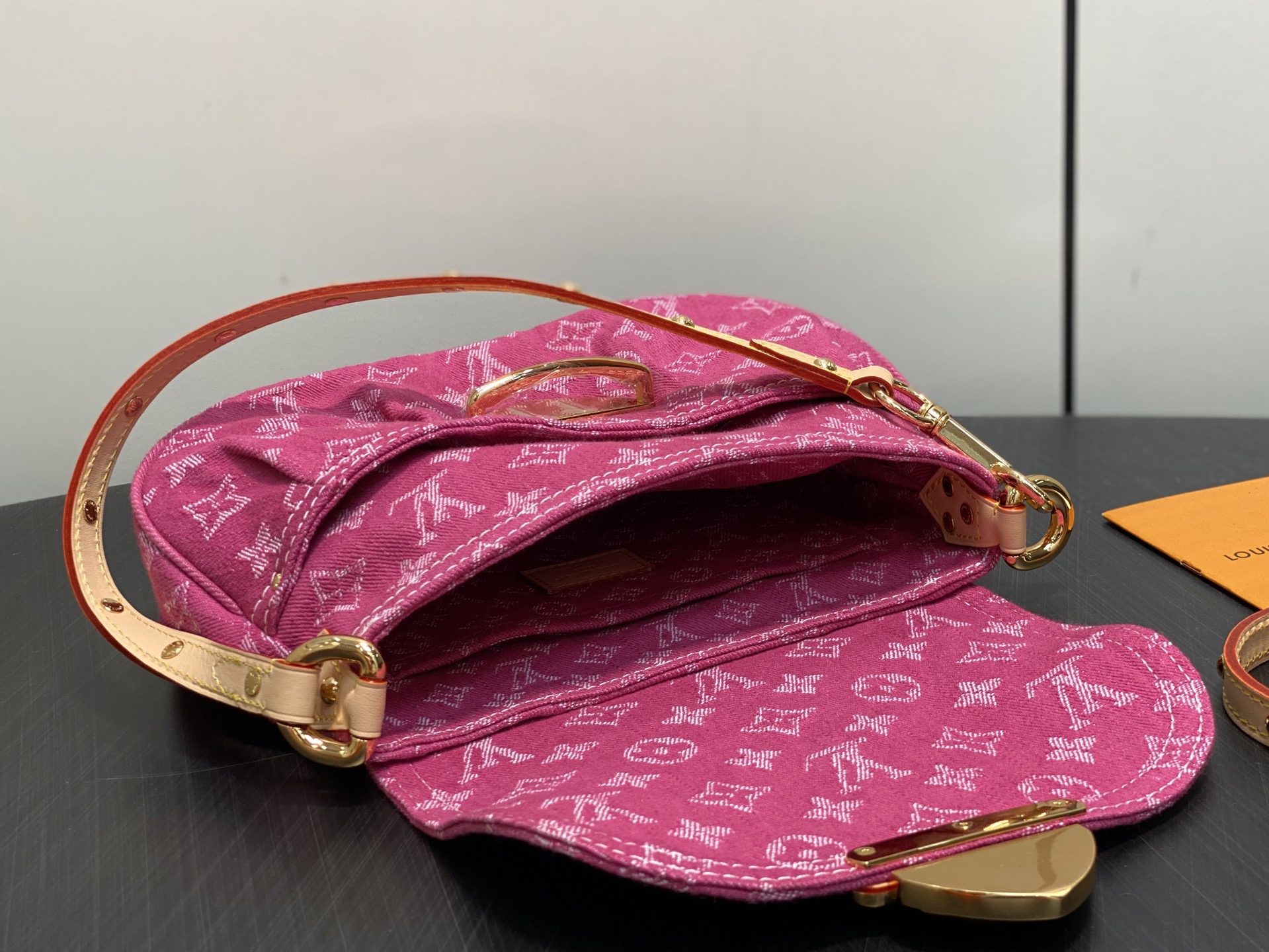 [Louis Vuitton] LV 루이비통 모노그램 데님 선셋 백 (로즈 핑크) 가방