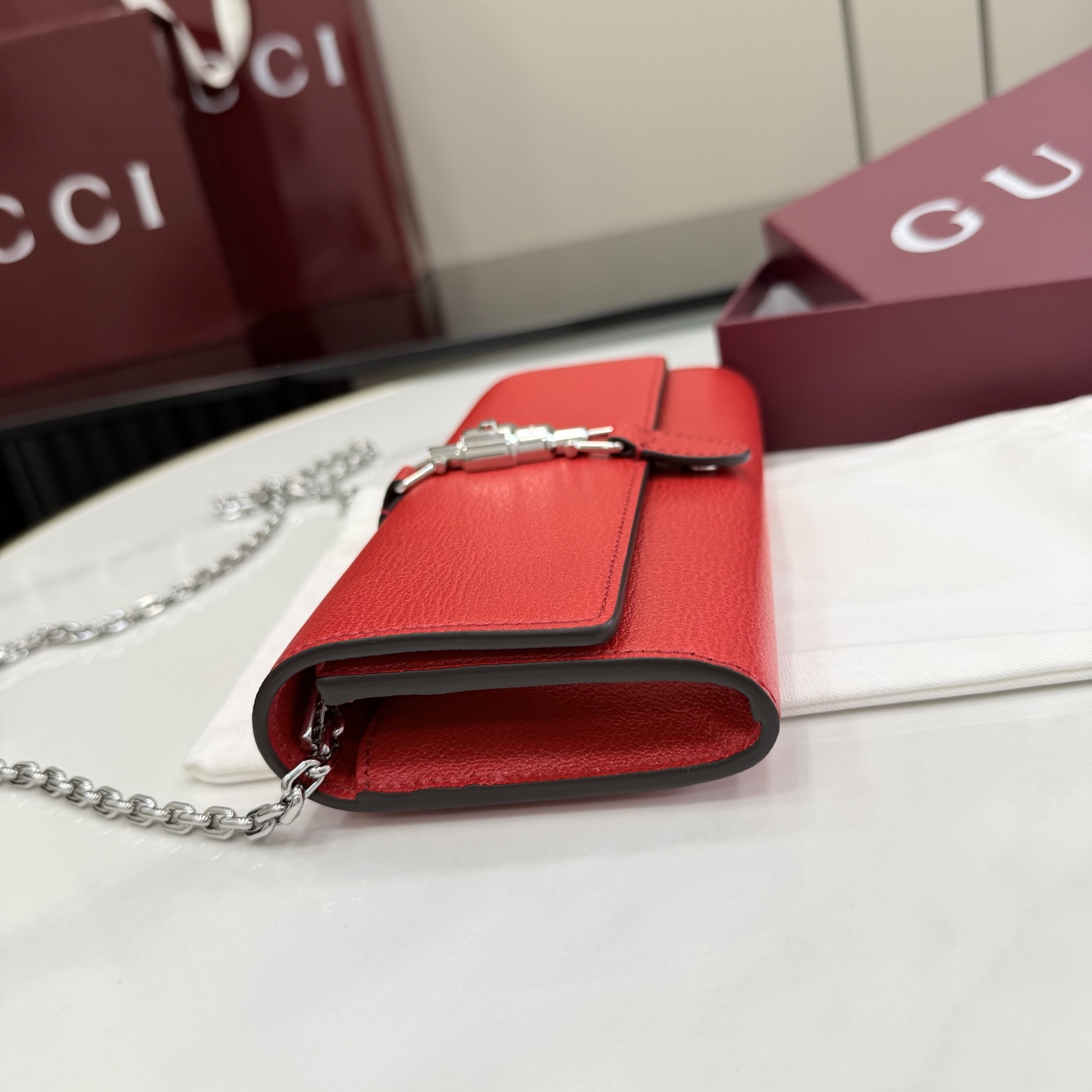 [Gucci] 구찌 26SS Jackie 재키 1961 레더 체인 월렛 (WOC - 브라이트 레드) 지갑