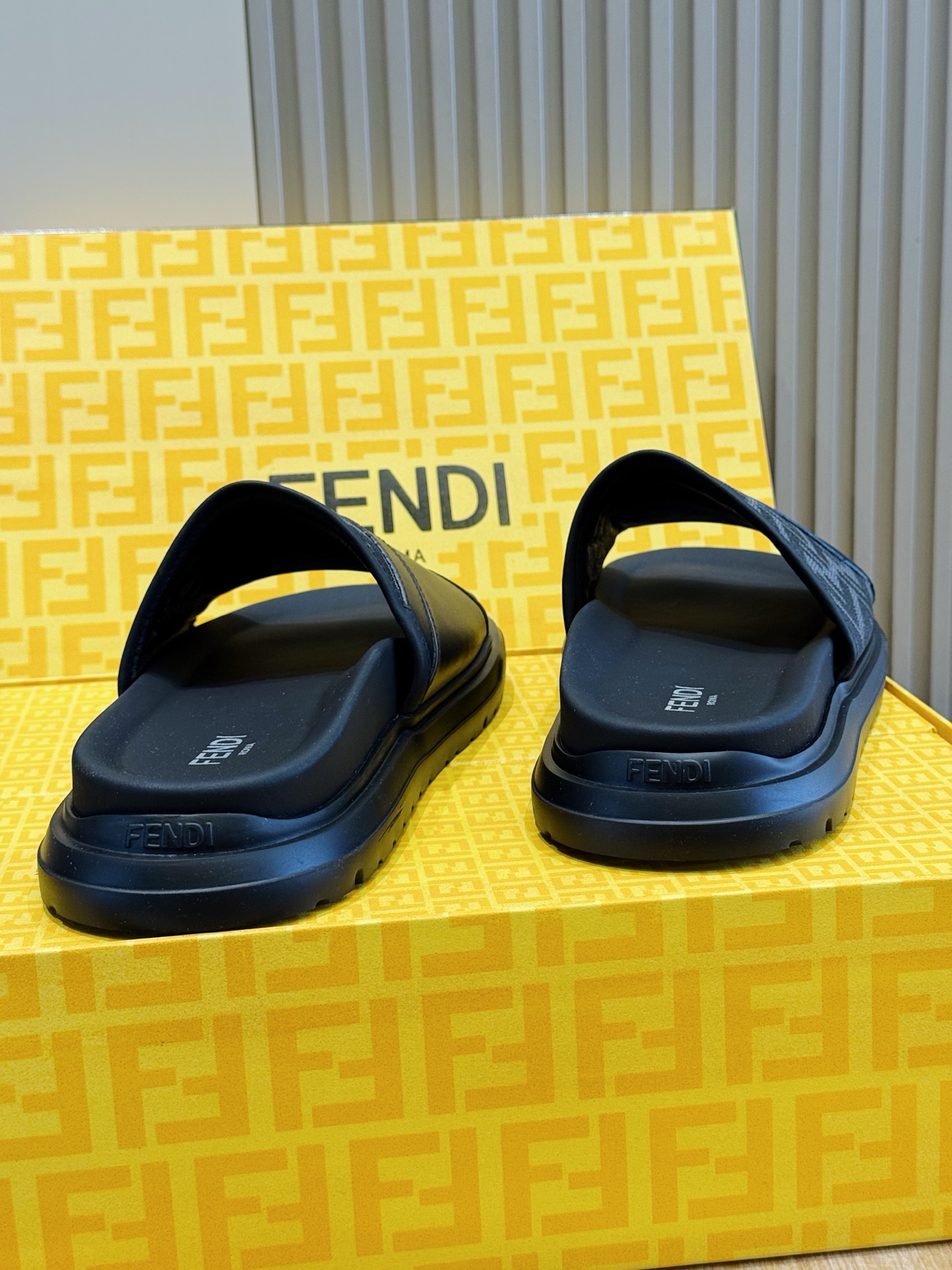 [Fendi] 펜디 맨즈 컬러블록 FF 로고 러버 슬라이드 슬리퍼 신발