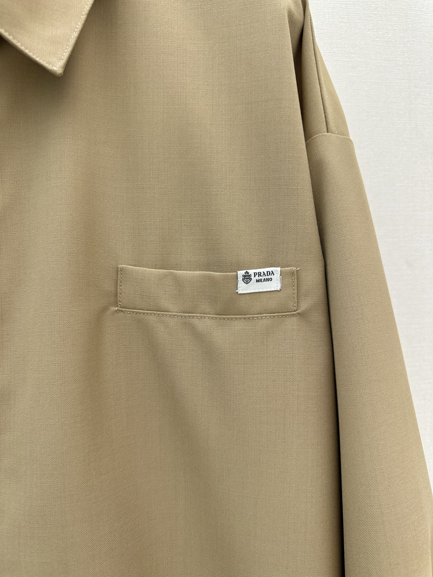 프라다(PRADA) 카키 오버핏 집업 재킷 상의 의류