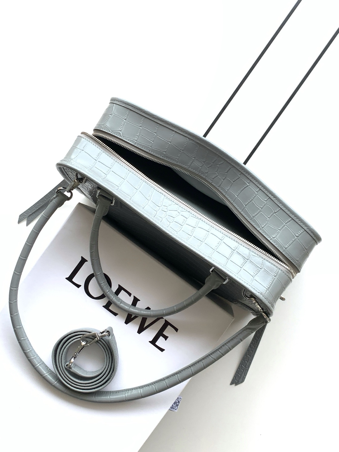 Loewe 로에베 아마조나(Amazona) 180 라지 핸드백 (그레이/크로커다일 패턴) 가방