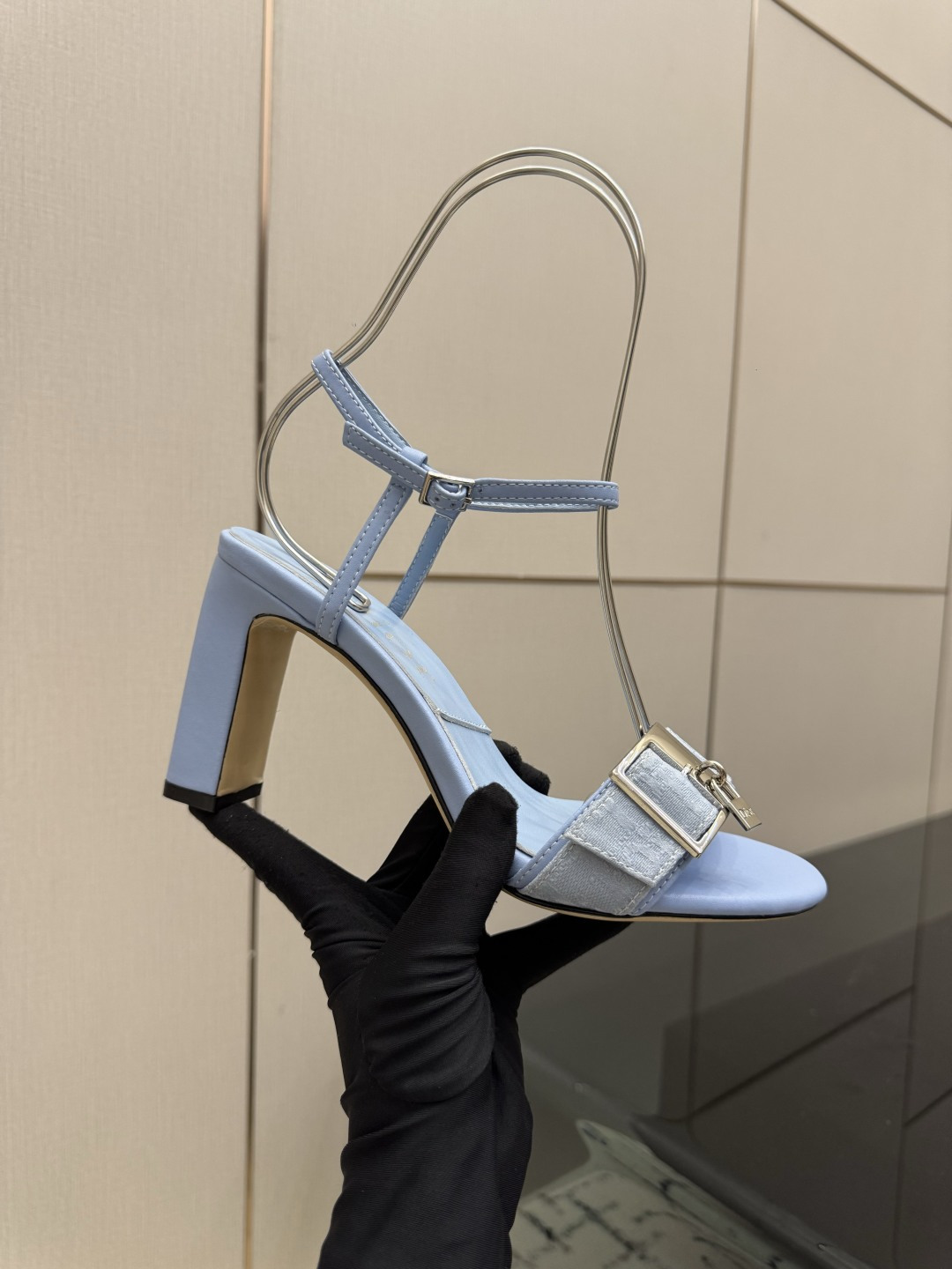 디올(DIOR) 로고 버클 데님 레더 샌들 신발