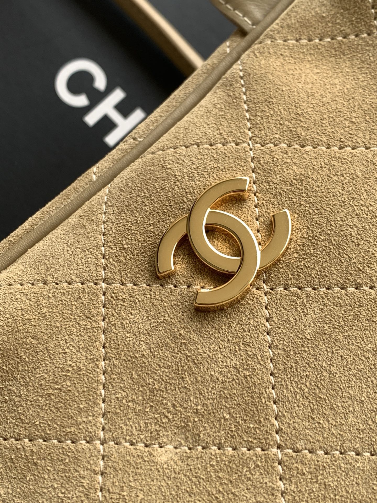 [Chanel] 샤넬 26SS 스웨이드 볼링백 (AS6211) 가방